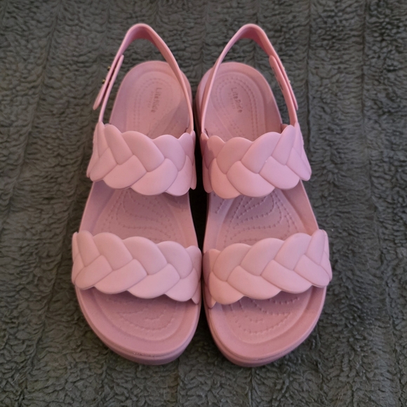 Crocs Brooklyn Woven Low Wedge (Size 7) - Picture 4 of 6